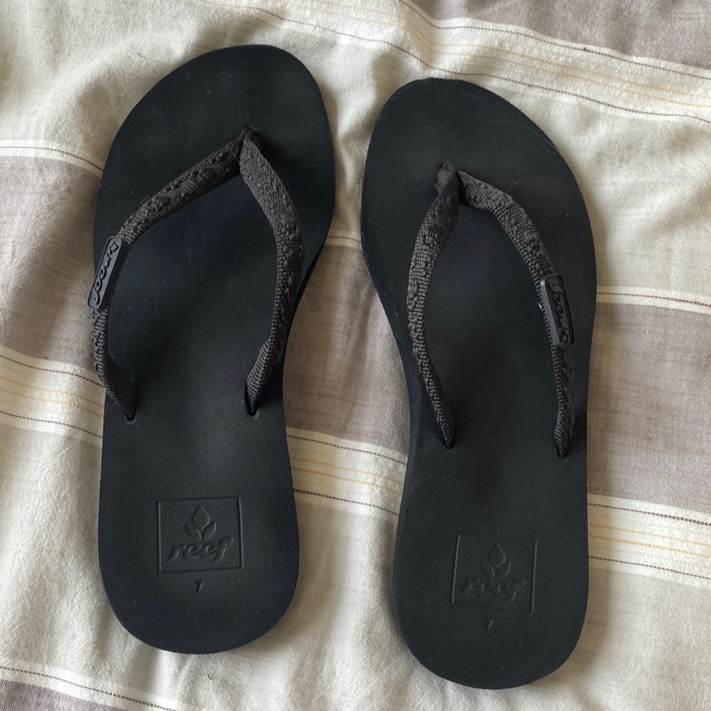 Reef Black Cushion Flip Flops - Like New!